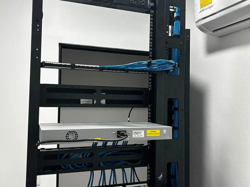 Montaje de rack e infraestructura TI